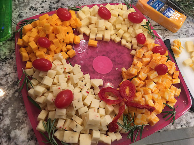 I made a cheese wreath at work last week for the family's Christmas party. 