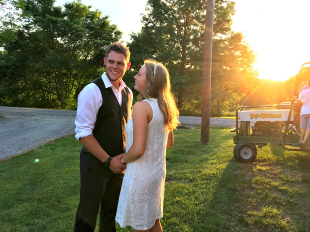 Bride and groom wedding pictures at sunset
