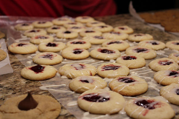 Raspberry shortbread thumbprint cookies