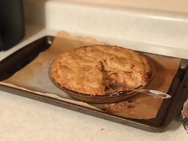 apple pie with homemade crust