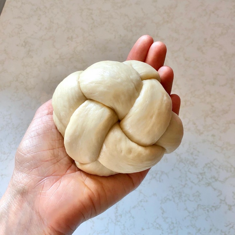 Basket weave challah bun