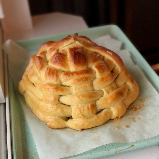 Challah bread basket