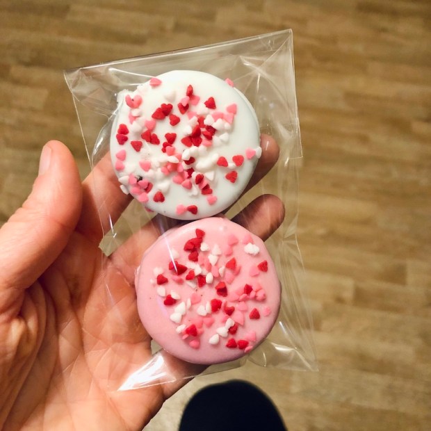 Chocolate covered Oreos for Valentine's Day