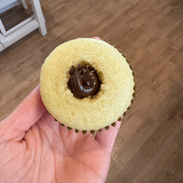 Vanilla cupcake filled with nutella