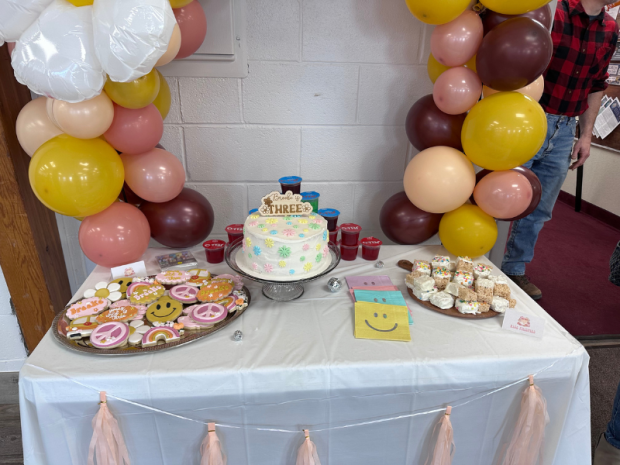 Boho flower party cake display