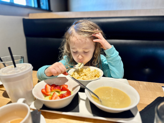 Girl eating Mac and cheese at Walnut Grill in Pittsburgh