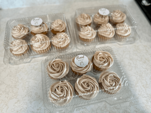 Cinnamon vanilla cupcakes with cinnamon vanilla buttercream