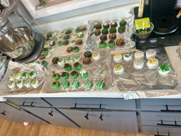 St. Patrick's Day chocolate covered oreos