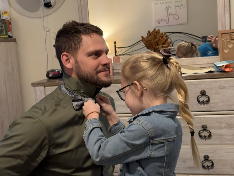 Girl buttoning dad's shirt