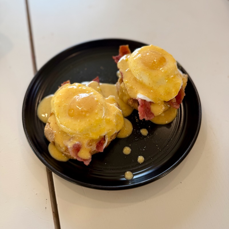 Eggs benedict