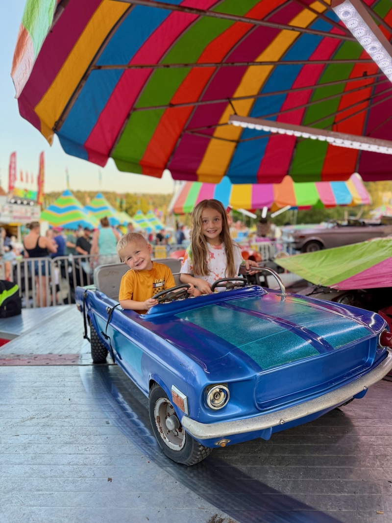 Kids riding a car ride at Washington County Fair